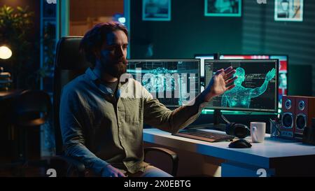 Superintelligenza deviante che schiavizza il suo creatore, controlla i suoi arti, fa movimenti robotici. Intelligenza artificiale canaglia che possiede l'uomo, che trema l'umanità, telecamera A Foto Stock