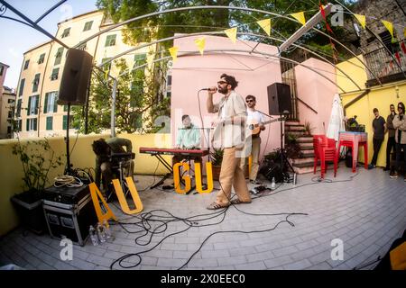 Genova, . 11 aprile 2024. Ex-Otago festeggia l'uscita del nuovo album insieme ai fan al Circolo superba 1885 in Piazza Ninfeo a Genova crediti: Agenzia fotografica indipendente/Alamy Live News Foto Stock