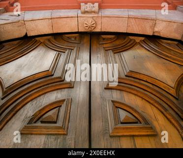 Dettaglio della porta d'ingresso esterna di Casa Colorada o Casa Rossa, costruita nel 1769 - un Monumento Nazionale, Santiago, Cile Foto Stock