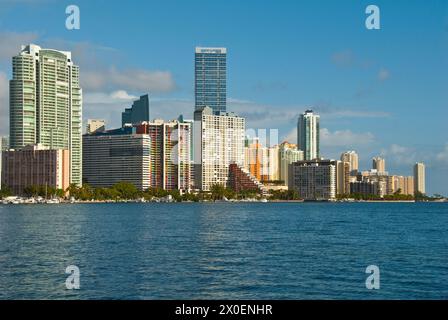 Torri di uffici e condomini del distretto finanziario di Brickell Avenue sulla Biscayne Bay a Miami, Florida - USA Foto Stock