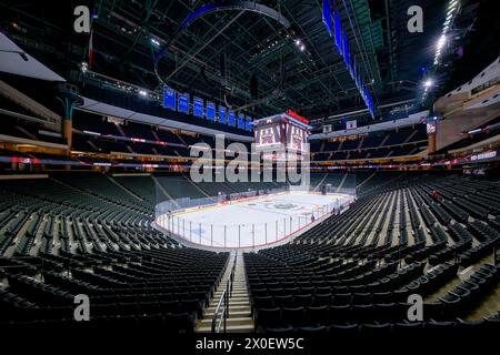 Minneapolis, Minnesota, Stati Uniti. 11 aprile 2024. Un'ampia visuale dell'Xcel Energy Center prima della semifinale del campionato di hockey NCAA D1 maschile 2024 presso l'Xcel Energy Center di St. Paul, Minnesota l'11 aprile 2024. (Immagine di credito: © Steven Garcia/ZUMA Press Wire) SOLO PER USO EDITORIALE! Non per USO commerciale! Foto Stock