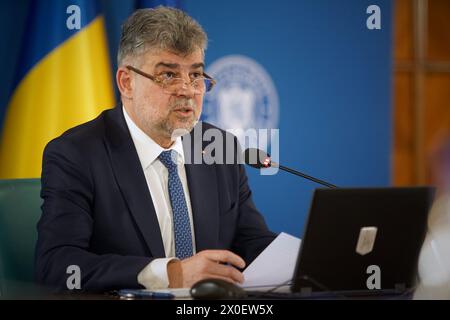 Bucarest, Romania. 11 aprile 2024: Marcel Ciolacu, primo ministro della Romania, guida la riunione del governo al Palazzo Vittoria, sede del governo rumeno. Crediti: Lucian Alecu/Alamy Live News Foto Stock