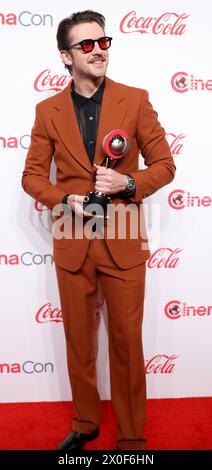 Las Vegas, Nevada, Stati Uniti. 11 aprile 2024. DAN STEVENS arriva sul tappeto rosso ai Big Screen Achievement Awards al CinemaCon 2024 al Colosseum Theater al Caesar's Palace di Las Vegas, Nevada. (Credit Image: © Gage Skidmore/ZUMA Press Wire) SOLO PER USO EDITORIALE! Non per USO commerciale! Foto Stock