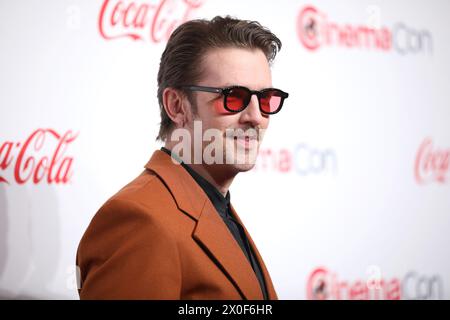 Las Vegas, Nevada, Stati Uniti. 11 aprile 2024. DAN STEVENS arriva sul tappeto rosso ai Big Screen Achievement Awards al CinemaCon 2024 al Colosseum Theater al Caesar's Palace di Las Vegas, Nevada. (Credit Image: © Gage Skidmore/ZUMA Press Wire) SOLO PER USO EDITORIALE! Non per USO commerciale! Foto Stock