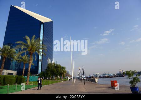 La Corniche sul lungomare di Deira, Dubai, Emirati Arabi Uniti. Foto Stock