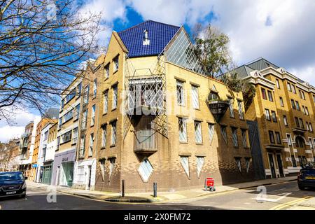 Casa cittadina degli anni '1980, ex casa della giornalista Janet Street-Porter, progettata da Piers Gough, 44 Britton Street, Londra, Inghilterra Foto Stock