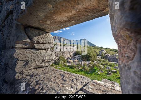 Orraon, rovine di un'antica città greca nella regione dell'Epiro, Grecia settentrionale, costruita nel IV secolo a.c., nota anche come Horreum. Molte case antiche rimangono ancora Foto Stock