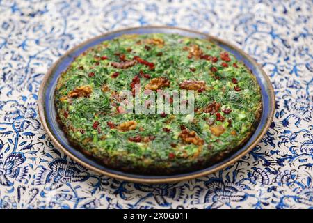Kuku sabzi (frittata alle erbe), cibo vegetariano iraniano Foto Stock