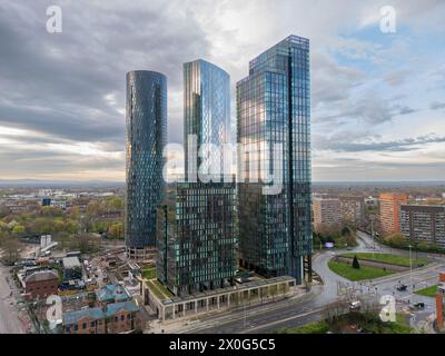 Il sole sorge su Deansgate Square, Manchester Foto Stock