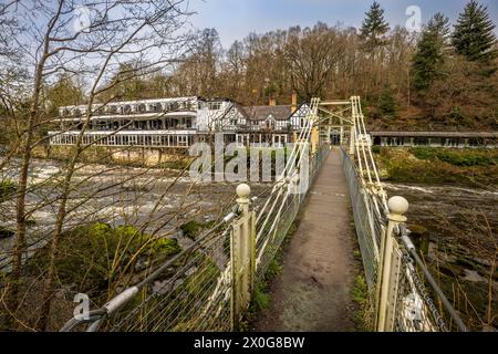 Il Ponte delle catene sul fiume Dee a Llangollen, Denbighshire, Galles del Nord Foto Stock