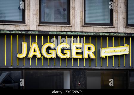 La catena di hamburger Jagger a Raadhuspladsen a Copenaghen, Danimarca, venerdì 12 aprile 2024. La catena di hamburger ha 18 ristoranti a Copenhagen. La catena danese di hamburger Jagger è finita in una disputa con Mick Jagger, frontman della band Rolling Stones. Ciò risulta dai documenti del caso dell'autorità europea per i brevetti e i marchi, secondo i media danesi Boersen. Secondo i media, la catena di hamburger sta cercando di ottenere il diritto esclusivo di vendere hamburger e gestire ristoranti con questo nome. Ma l'azienda dietro le setole dei Rolling Stones. La catena di hamburger ha visto la luce nel 201 Foto Stock