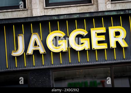 La catena di hamburger Jagger a Raadhuspladsen a Copenaghen, Danimarca, venerdì 12 aprile 2024. La catena di hamburger ha 18 ristoranti a Copenhagen. La catena danese di hamburger Jagger è finita in una disputa con Mick Jagger, frontman della band Rolling Stones. Ciò risulta dai documenti del caso dell'autorità europea per i brevetti e i marchi, secondo i media danesi Boersen. Secondo i media, la catena di hamburger sta cercando di ottenere il diritto esclusivo di vendere hamburger e gestire ristoranti con questo nome. Ma l'azienda dietro le setole dei Rolling Stones. La catena di hamburger ha visto la luce nel 201 Foto Stock