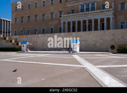 Cambio della guardia presso la tomba del Milite Ignoto, Atene, Grecia, Europa Foto Stock