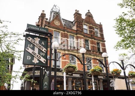 Primo piano del cartello di Camden Head Public House e pub su Camden Passage, Islington, Londra, Inghilterra, Regno Unito Foto Stock