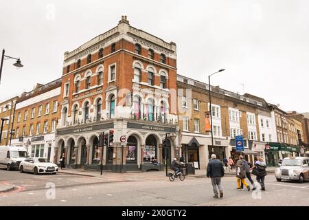 L'esterno del pub Hope and Anchor, Upper Street, Islington, Londra, Inghilterra, REGNO UNITO Foto Stock