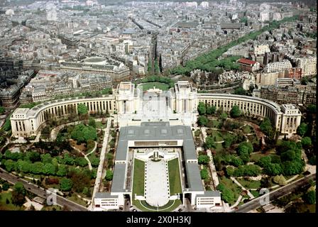 Vista dalla Torre Eiffel sul Palais de Chaillot. Foto Stock