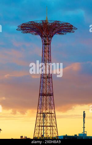 Ci sono bellissimi sci a coney Island, New York Foto Stock