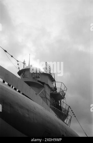 Vicino a Laboe si trova il grande memoriale navale - prima pietra 1927 - per i marines caduti. Di fronte ad esso sulla spiaggia si trova un sottomarino museo tipo VII C - qui la sezione torretta. [traduzione automatizzata] Foto Stock