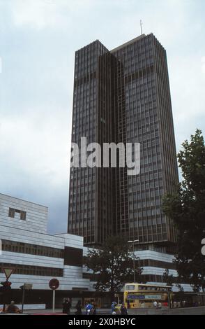 La rotatoria di Steglitz si trova di fronte al municipio di Steglitz all'inizio di Schlossstraße. E' diventato noto per una serie di scandali. [traduzione automatizzata] Foto Stock