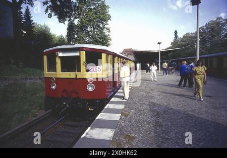 Il 31 maggio 1992, la vecchia linea Wannsee-Oranienburg della S-Bahn è tornata in funzione chiudendo il divario tra Frohnau e Hohen Neuendorf. [traduzione automatizzata] Foto Stock