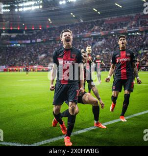 Leverkusen Germania. 11 aprile 2024. Torjubel: Jonas Hofmann (Leverkusen) Granit Xhaka (Leverkusen) Piero Hincapie (Leverkusen) Bayer Leverkusen - West Foto Stock