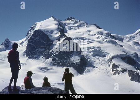 Vista dal Gornergrat al massiccio del Monte Rosa con il Dufourspitze e al ghiacciaio del Gorner. [traduzione automatica] Foto Stock