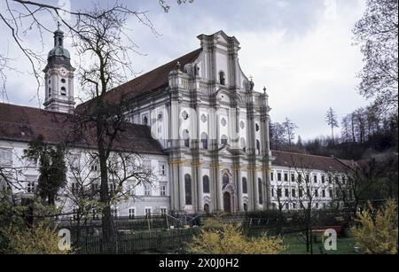 Vista della faÃ§ade della chiesa barocca del monastero [traduzione automatica] Foto Stock