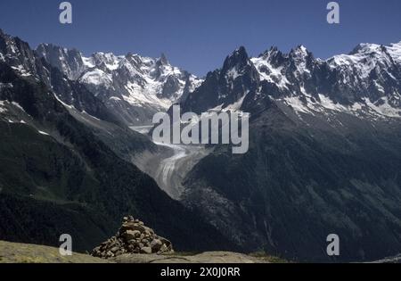 Mer de Glace, Aiguille du Grepon, Aig. Du Tacul, Aig. Du GÃ©ant, Aig. Du Chamonix (la ChaÃ®ne) e Grandes Jorasses al sole del pomeriggio. [traduzione automatizzata] Foto Stock