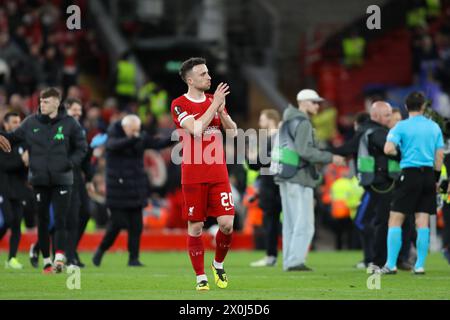 Liverpool, Regno Unito. 11 aprile 2024. Liverpool, Inghilterra, 11 aprile 2024: Diogo Jota (20 Liverpool) applaude i tifosi durante la partita di UEFA Europa League tra Liverpool e Atalanta ad Anfield a Liverpool, Inghilterra (Alexander Canillas/SPP) credito: SPP Sport Press Photo. /Alamy Live News Foto Stock