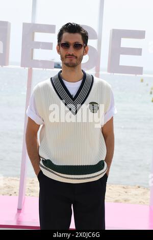 CANNES, FRANCIA - 8 APRILE: Pierre Niney, partecipa al "fiasco" Photocall durante il 7° Festival Internazionale di Canneseries l'8 aprile 2024 a Cannes, F Foto Stock