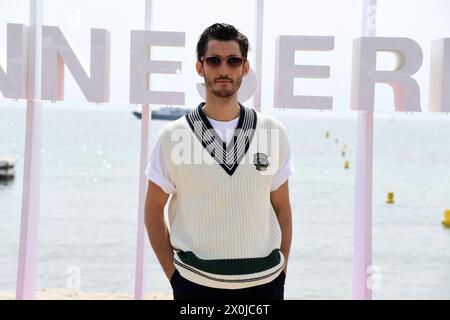 CANNES, FRANCIA - 8 APRILE: Pierre Niney, partecipa al "fiasco" Photocall durante il 7° Festival Internazionale di Canneseries l'8 aprile 2024 a Cannes, F Foto Stock