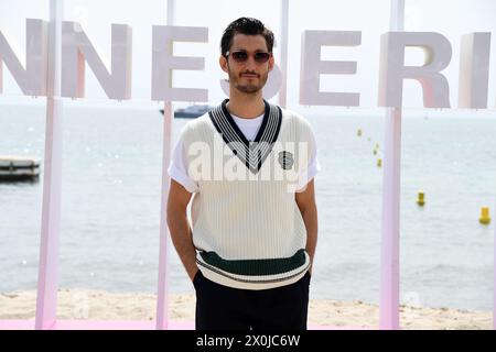 CANNES, FRANCIA - 8 APRILE: Pierre Niney, partecipa al "fiasco" Photocall durante il 7° Festival Internazionale di Canneseries l'8 aprile 2024 a Cannes, F Foto Stock