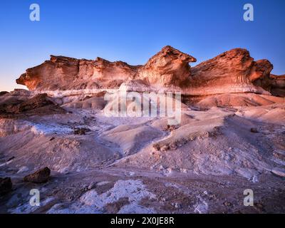 Sulla strada nella regione desertica di al Huqf in Oman, Foto Stock