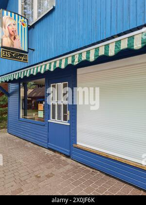 Gelateria all'incrocio pubblico principale per la spiaggia di Prerow, Meclemburgo-Vorpommern, Germania Foto Stock