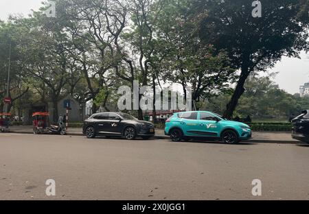 I taxi elettrici Vinfast appaiono in tutte le principali città del Vietnam. 베트남 전기차, ベトナムの電気自動車, वियतनामी इलेक्ट्रिक कारें, 越南电动汽车 Xanh SM taxi Foto Stock