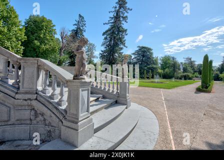 Chäteau Val Seille, parco, visita della città, Courthezon, Vaucluse, Provence-Alpes-Cote d'Azur, Francia, Europa, Foto Stock