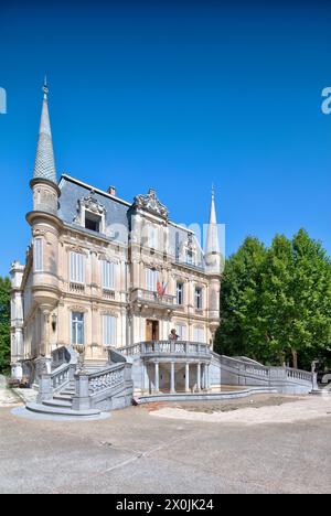 Chäteau Val Seille, parco, facciata della casa, architettura, visita della città, Courthezon, Vaucluse, Provence-Alpes-Cote d'Azur, Francia, Europa, Foto Stock