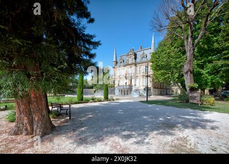 Chäteau Val Seille, parco, facciata della casa, architettura, visita della città, Courthezon, Vaucluse, Provence-Alpes-Cote d'Azur, Francia, Europa, Foto Stock