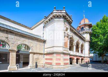 Chäteau Val Seille, parco, facciata della casa, architettura, visita della città, Courthezon, Vaucluse, Provence-Alpes-Cote d'Azur, Francia, Europa, Foto Stock