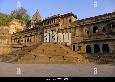 24 febbraio 2024, Vista esterna del panoramico forte di Maheshwar (forte di Ahilya devi) in Madhaya pradesh, India, splendide sculture Carv Foto Stock