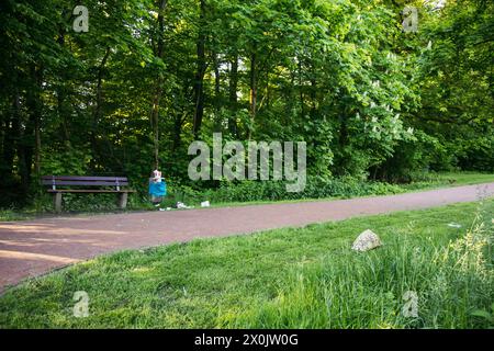 Passeggia intorno allo stagno delle anatre nel quartiere Bethel di Bielefeld Foto Stock