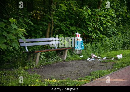 Passeggia intorno allo stagno delle anatre nel quartiere Bethel di Bielefeld Foto Stock