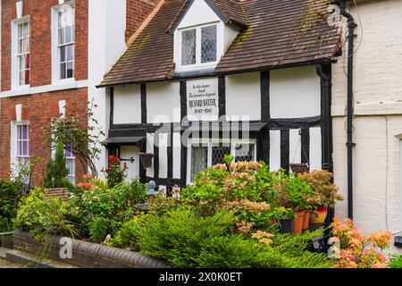 Bridgnorth, Shropshire, Regno Unito - 12 aprile 2024: Casa bianca in legno a Bridgnorth, Shropshire, Regno Unito una volta abitata dal teologo Richard Baxter nel 16 Foto Stock