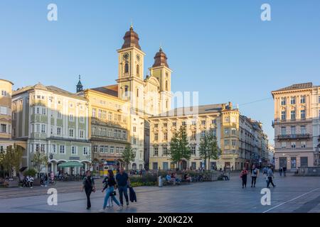 Linz, piazza Hauptplatz, Alter Dom (Cattedrale Vecchia), ristorante all'aperto a Zentralraum, Oberösterreich, alta Austria, Austria Foto Stock