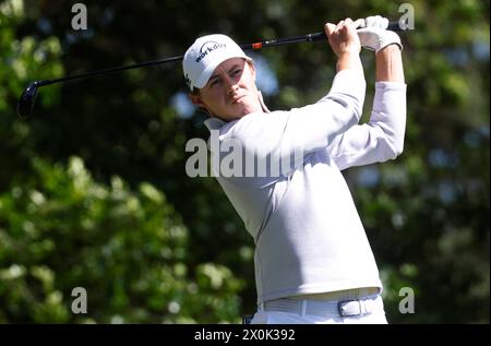 Augusta, Stati Uniti. 12 aprile 2024. Matt Fitzpatrick, inglese, parte alla quarta buca nel secondo turno del Masters Tournament all'Augusta National Golf Club di Augusta, Georgia, venerdì 12 aprile 2024. Foto di Tannen MauryUPI credito: UPI/Alamy Live News Foto Stock