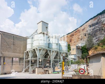 Rezzato, cava di marmo cava Ventura, appartenente alla zona del bacino del marmo di Botticino, scavo del marmo, azienda Cave Ventura a Brescia, Lombardia/Lombardia, Italia Foto Stock