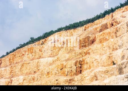 Rezzato, cava di marmo cava Ventura, appartenente alla zona del bacino del marmo di Botticino, scavo del marmo, azienda Cave Ventura a Brescia, Lombardia/Lombardia, Italia Foto Stock