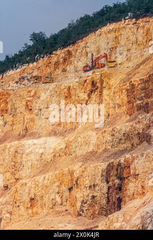 Rezzato, cava di marmo cava Ventura, appartenente alla zona del bacino del marmo di Botticino, scavo del marmo, azienda Cave Ventura a Brescia, Lombardia/Lombardia, Italia Foto Stock