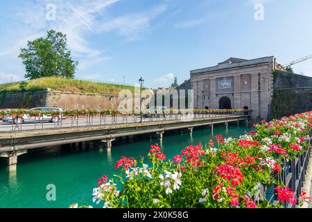 Peschiera del Garda, porta Verona della fortezza di Verona, Veneto, Italia Foto Stock