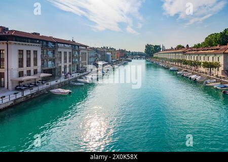 Peschiera del Garda, centro storico, canale Canale di mezzo a Verona, Veneto, Italia Foto Stock